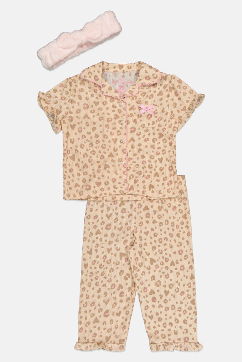 Betsey Johnson طقم بيجامة مكون من 3 قطع للبنات الصغيرات بطباعة شاملة مع رباط رأس، متعدد الألوان - Image 3