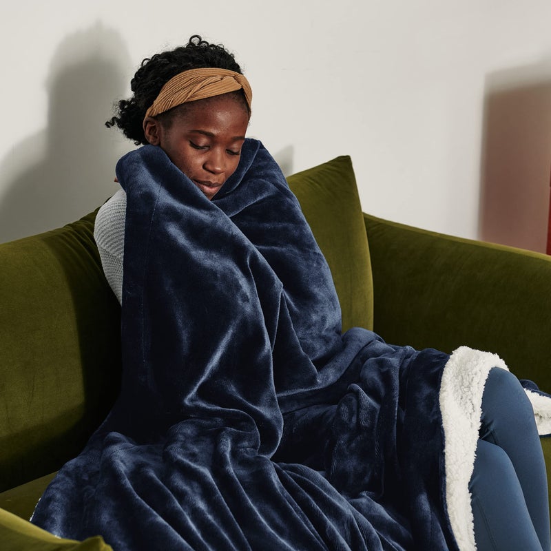 Bedsure GentleSoft Sherpa Fleece Twin Size Blanket for Couch, Non-Heated, Thick and Warm Throw for Women and Men, Soft Fuzzy Plush Heavy Twin Blanket for Winter, Navy, 60x80 Inches - Image 4