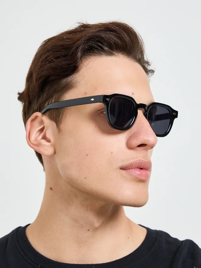 Styli Solid Round Sunglasses