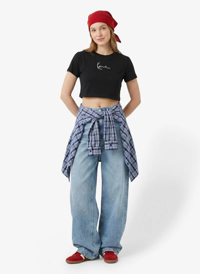 كارل كاني تي شيرت قصير الأكمام بياقة دائرية بتوقيع صغير