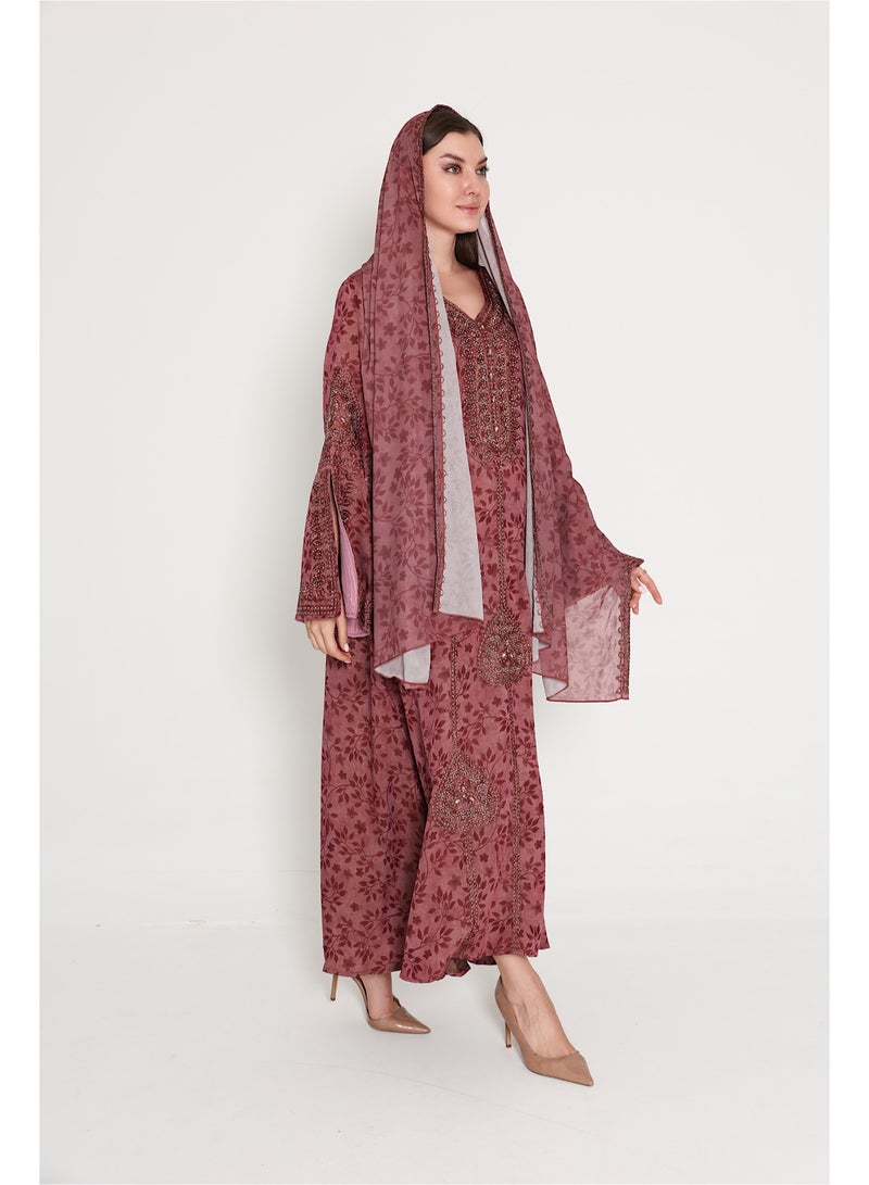 اكسا جلابية عربية بأكمام واسعة مشقوقة مع وشاح عنابي - Image 3