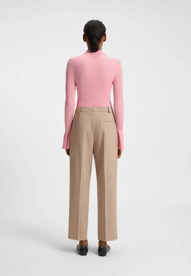 هوجو بولو محبوك بأزرار بشعار مكدس