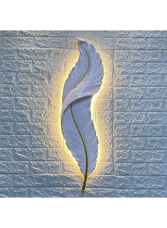 المفتاحة مصباح حائط LED عصري على شكل ريشة - مصباح حائطي فاخر باللونين الذهبي والأبيض، مناسب لغرف المعيشة، وغرف النوم، والممرات، والفنادق | وحدة إضاءة أنيقة على شكل منحوتة فنية، بإضاءة محيطة دافئة. - Image 1