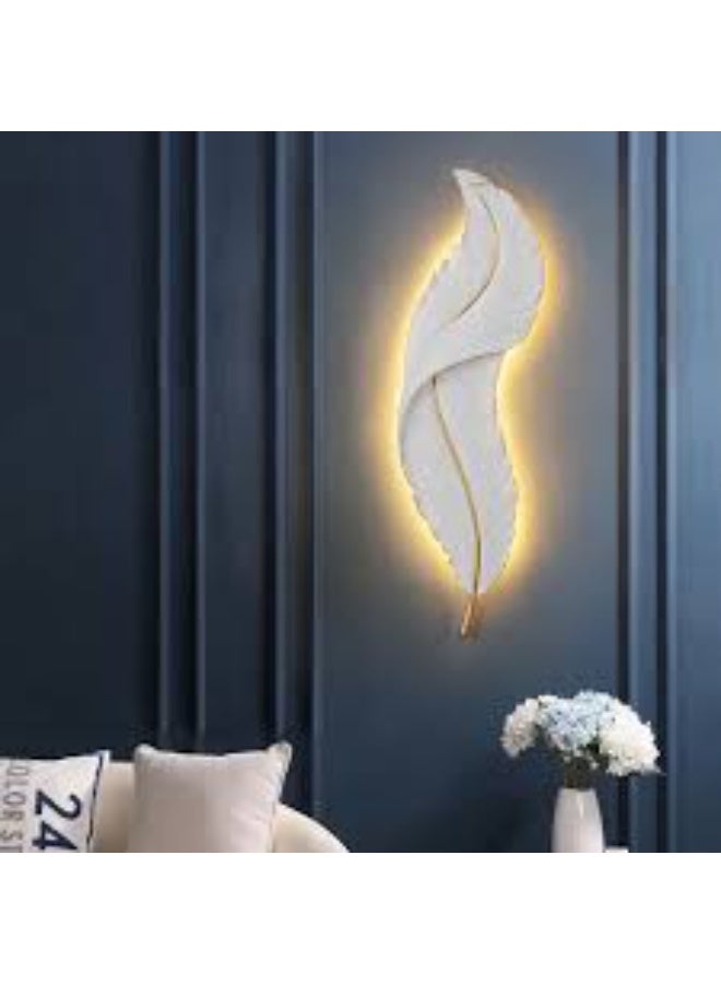 المفتاحة مصباح حائط LED عصري على شكل ريشة - مصباح حائطي فاخر باللونين الذهبي والأبيض، مناسب لغرف المعيشة، وغرف النوم، والممرات، والفنادق | وحدة إضاءة أنيقة على شكل منحوتة فنية، بإضاءة محيطة دافئة. - Image 2