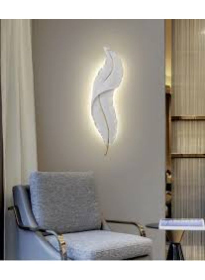 المفتاحة مصباح حائط LED عصري على شكل ريشة - مصباح حائطي فاخر باللونين الذهبي والأبيض، مناسب لغرف المعيشة، وغرف النوم، والممرات، والفنادق | وحدة إضاءة أنيقة على شكل منحوتة فنية، بإضاءة محيطة دافئة. - Image 3