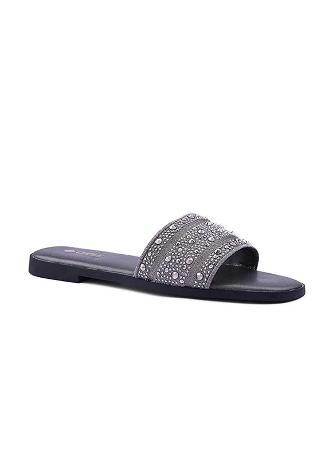 Cuple Casual flat slippers perfect for relaxed days.