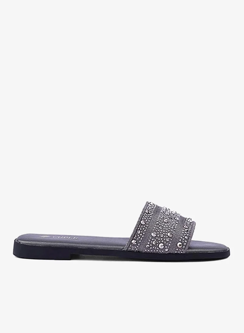 Cuple Casual flat slippers perfect for relaxed days.