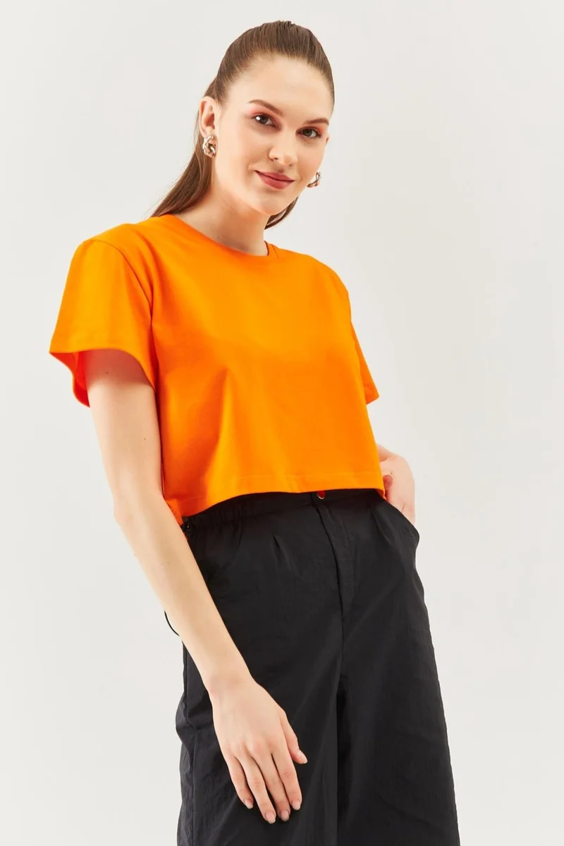 بوتيكجيز Turuncu Oversize Rahat Pamuklu Penye Bisiklet Yaka Kısa Kol Basic Crop T-Shirt