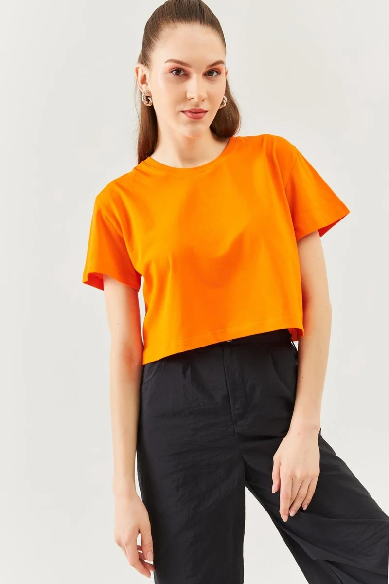 بوتيكجيز Turuncu Oversize Rahat Pamuklu Penye Bisiklet Yaka Kısa Kol Basic Crop T-Shirt