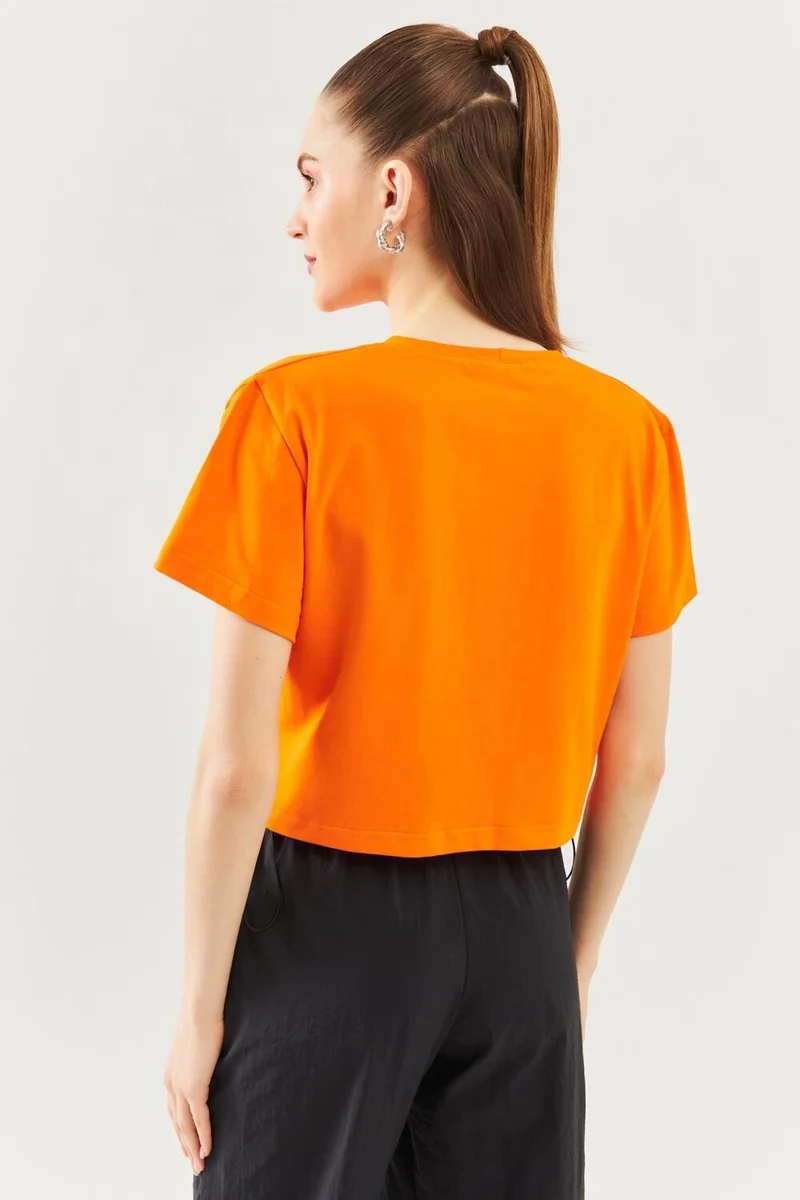بوتيكجيز Turuncu Oversize Rahat Pamuklu Penye Bisiklet Yaka Kısa Kol Basic Crop T-Shirt