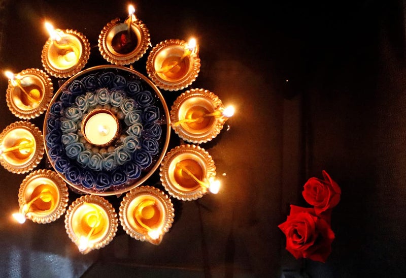 Piepot Dcor Metal Floral Urli with Floating Tea Light Holder Diwali Specail Golden Urli Decorative Lighting Ideal for Gifting and Diwali Pooja ad Decoration Colourful Diyas - Image 3