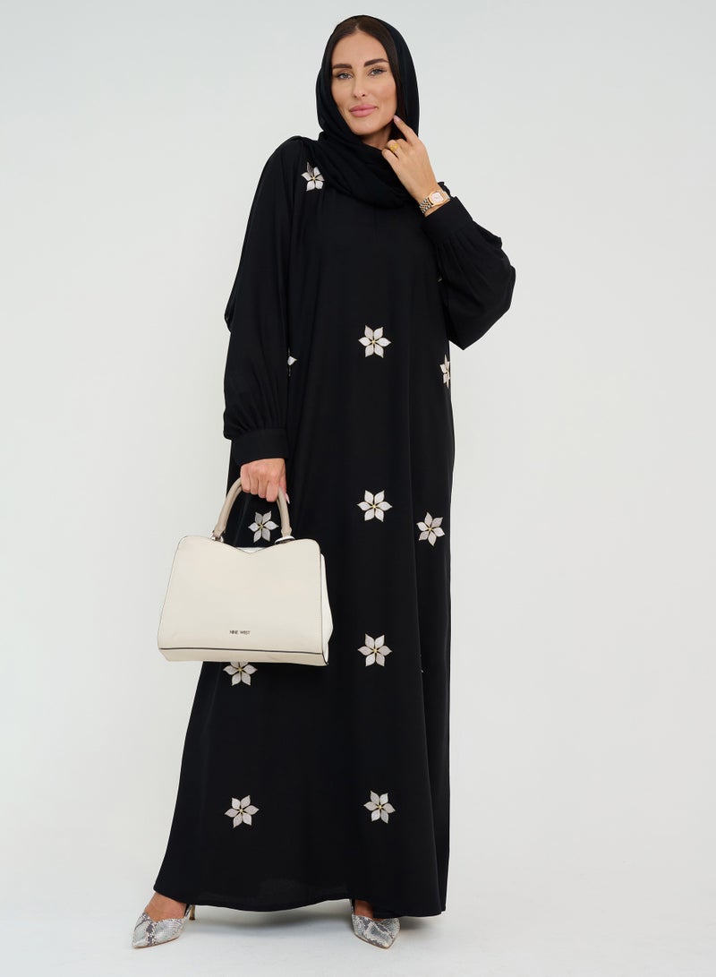 روزيت عباية عباية سوداء مغلقة مع تطريز زهور وأكمام مطوية - Image 1