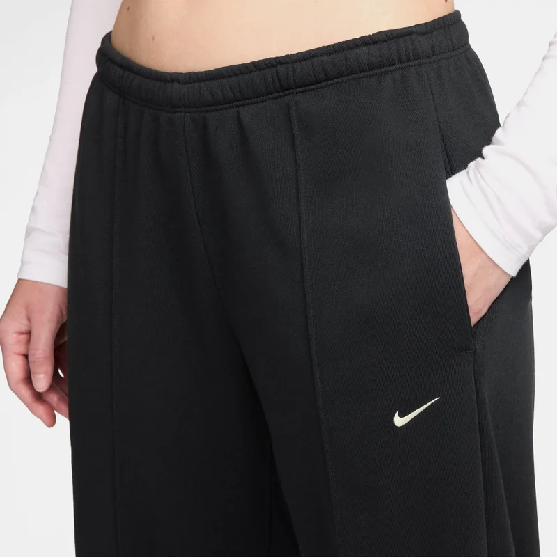 Nike Black Women's Sportswear Chill Fleece Sweatpants for Women | Best Price UAE