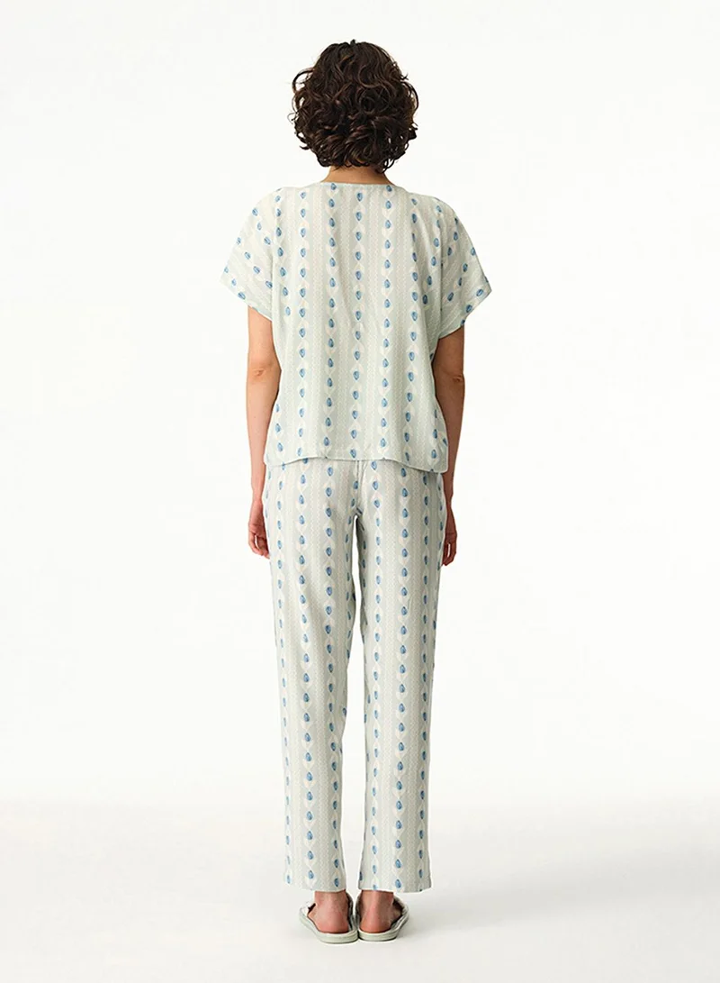 بنتي Women's Serenity Striped Shirt & Pants Set - Light Green