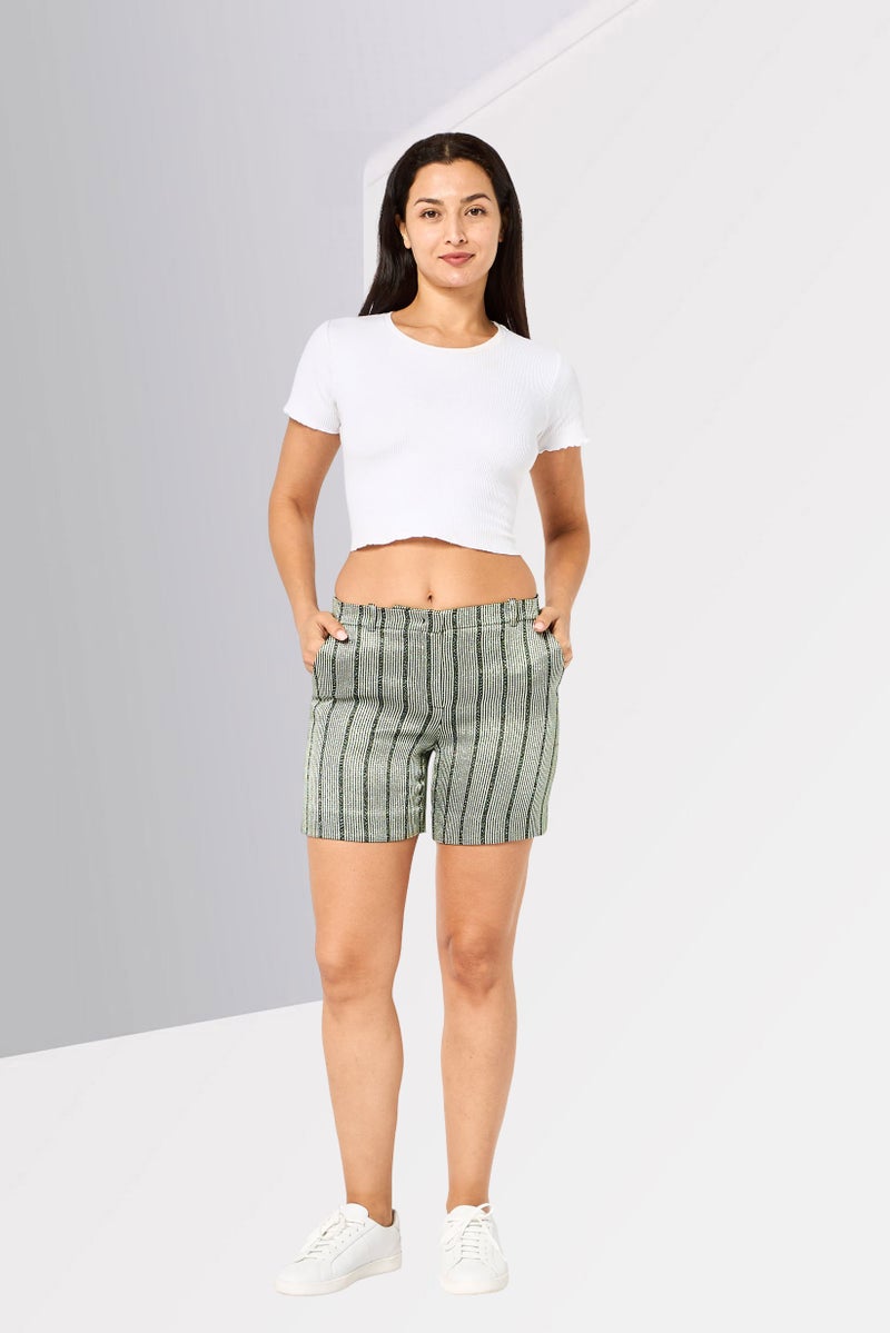 EMPORIO ARMANI شورتات أساسية مخططة للنساء، متعددة الألوان - Image 2
