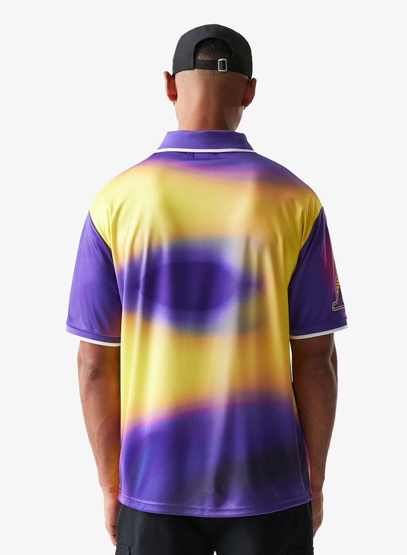 NEW ERA Los Angeles Lakers Tropic Nba Aop Football T-Shirt - Image 2