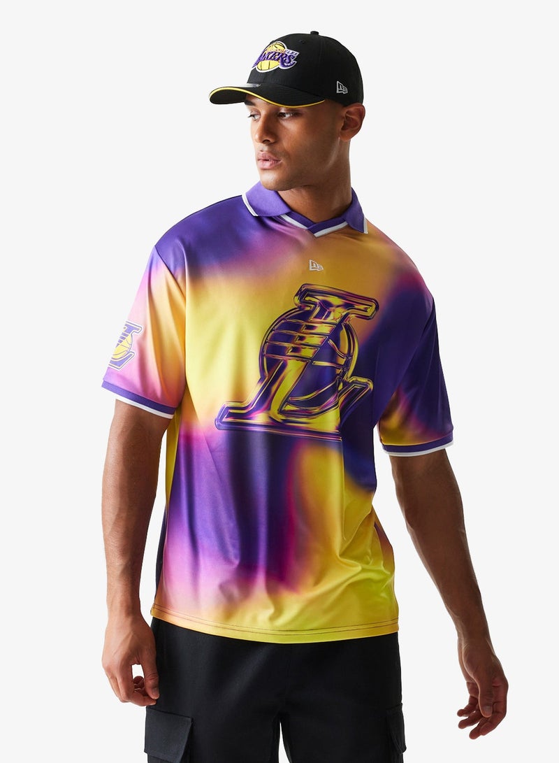 NEW ERA Los Angeles Lakers Tropic Nba Aop Football T-Shirt - Image 1