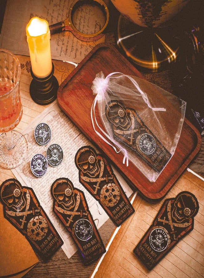 تونديامو مجموعة تونديمو المكونة من 24 دبوسًا معدنيًا لحفلات ذات طابع قراصنة، مع بطاقات وأكياس من الأورجانزا، ودبابيس بروش على شكل جمجمة عتيقة، ودبابيس طية صدر السترة على شكل هيكل عظمي، مناسبة لحفلات أعياد الميلاد والهالوين ذات الطابع القرصاني. - Image 3