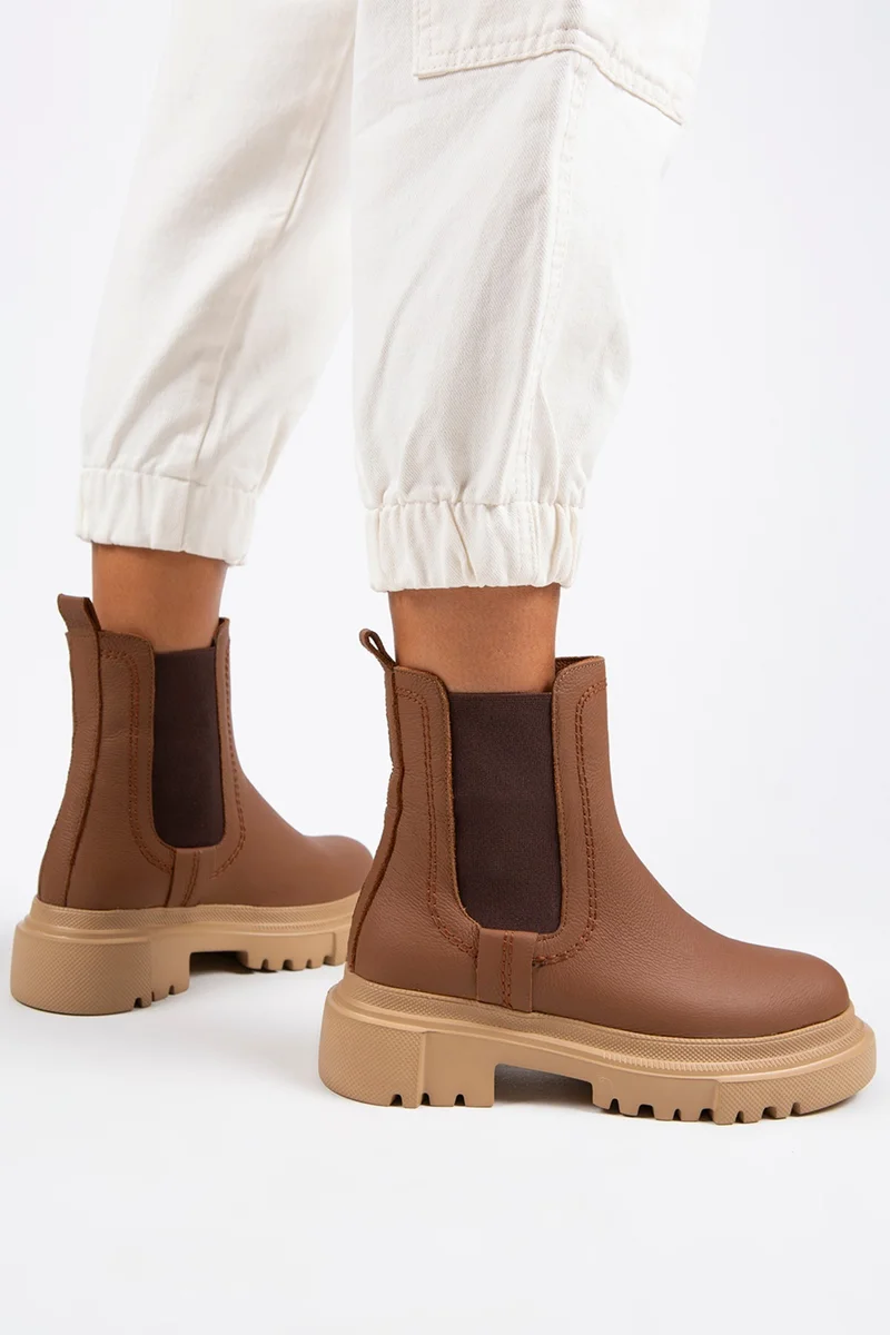 مانجيرو حذاء مانييرو إيما النسائي من الجلد الطبيعي ذو الوجهين المطاطي باللون البني الفاتح