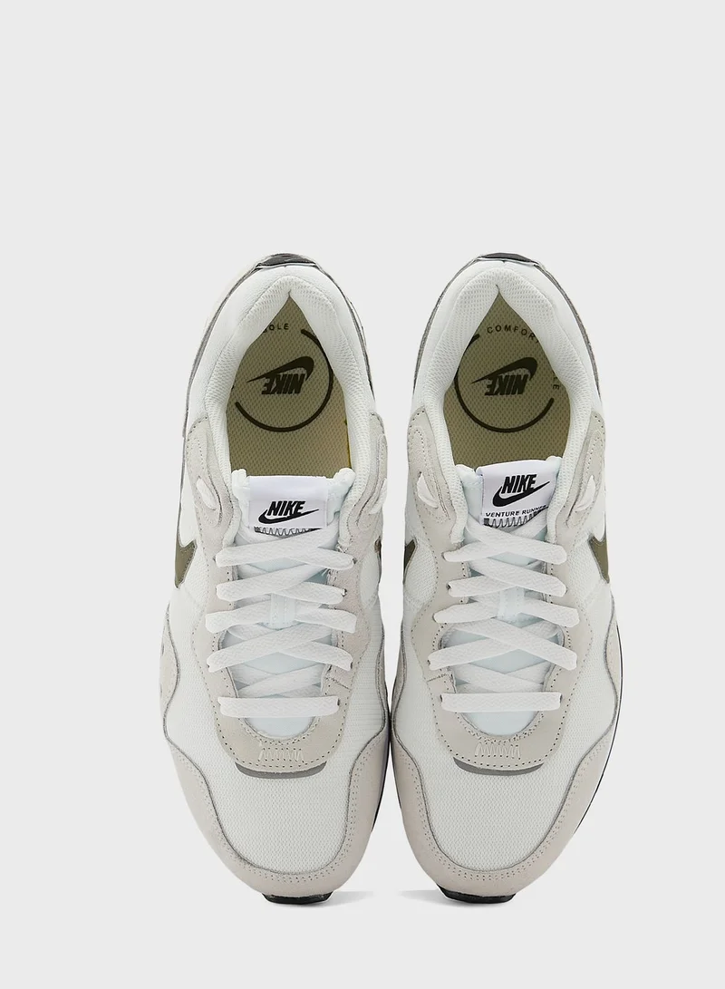 Nike Venture Runner