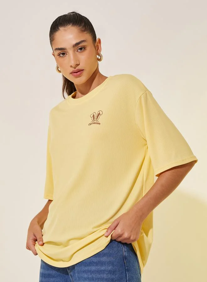 تايك تو تيشيرت أصفر مقلم بقصة واسعة وأكمام قصيرة