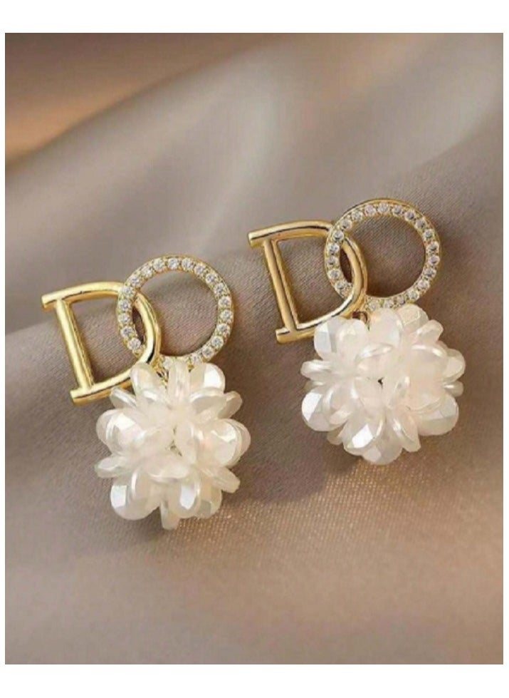 Shein - 1 Pair Letter D Flower Design Stud Earrings Fashion Elegant Earrings for Women - Image 1
