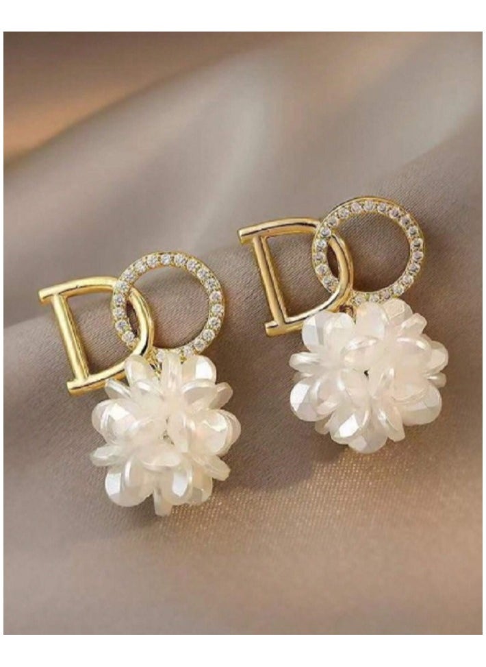 Shein - 1 Pair Letter D Flower Design Stud Earrings Fashion Elegant Earrings for Women - Image 1