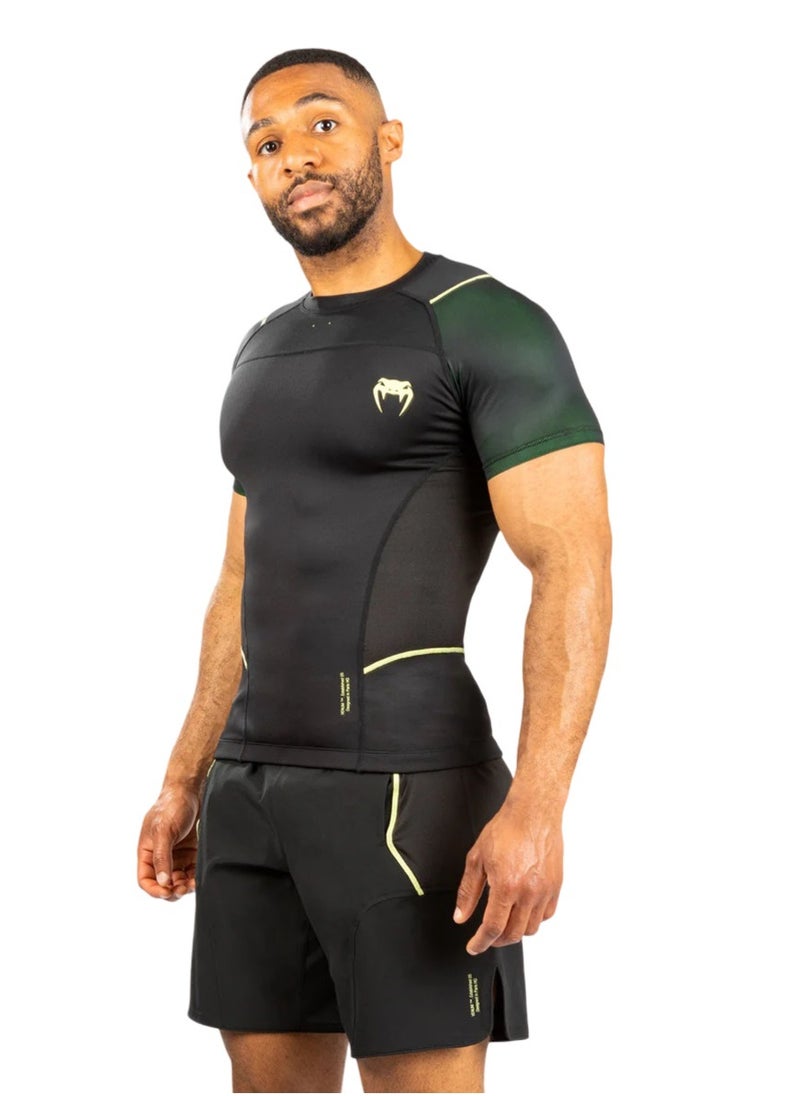 VENUM - VENUM FUSION 2.0 RASHGUARDS SHORT SLEEVES BLACK/YELLOW - Image 1