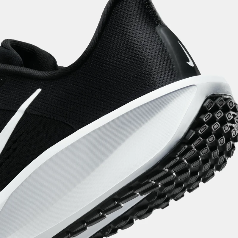 Nike Women's Quest 6 Road Running Shoes