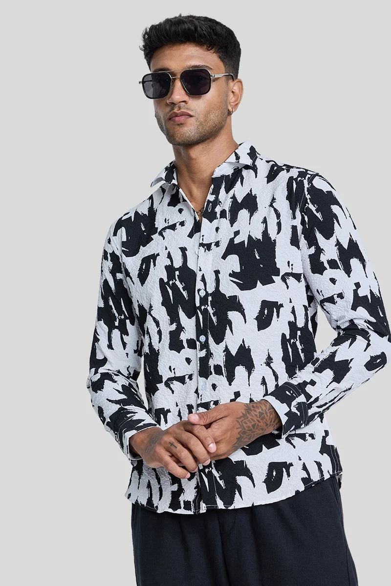 سنيتش قميص أبيض مجرد بنقوش بارزة