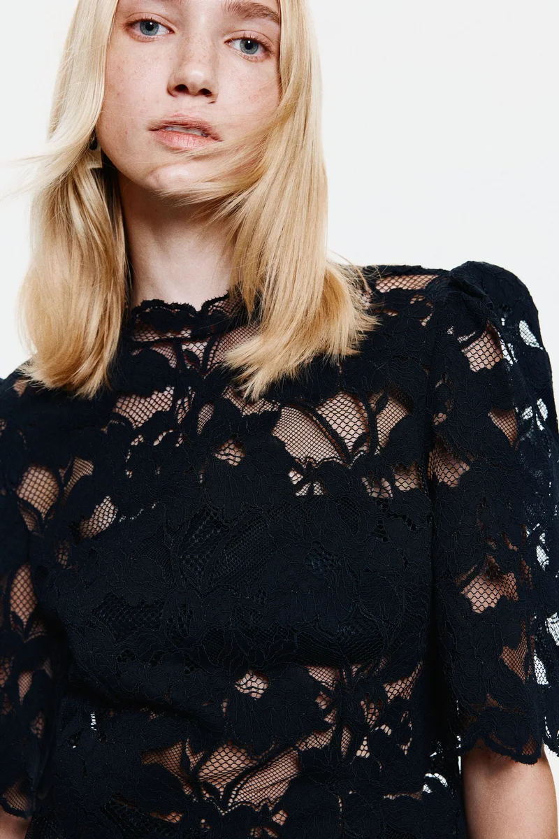 اتش اند ام بلوزة دانتيل