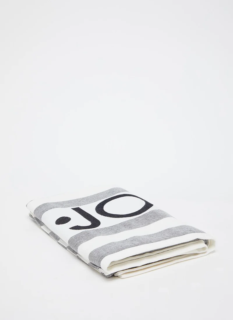 ليو جو Striped beach towel with logo