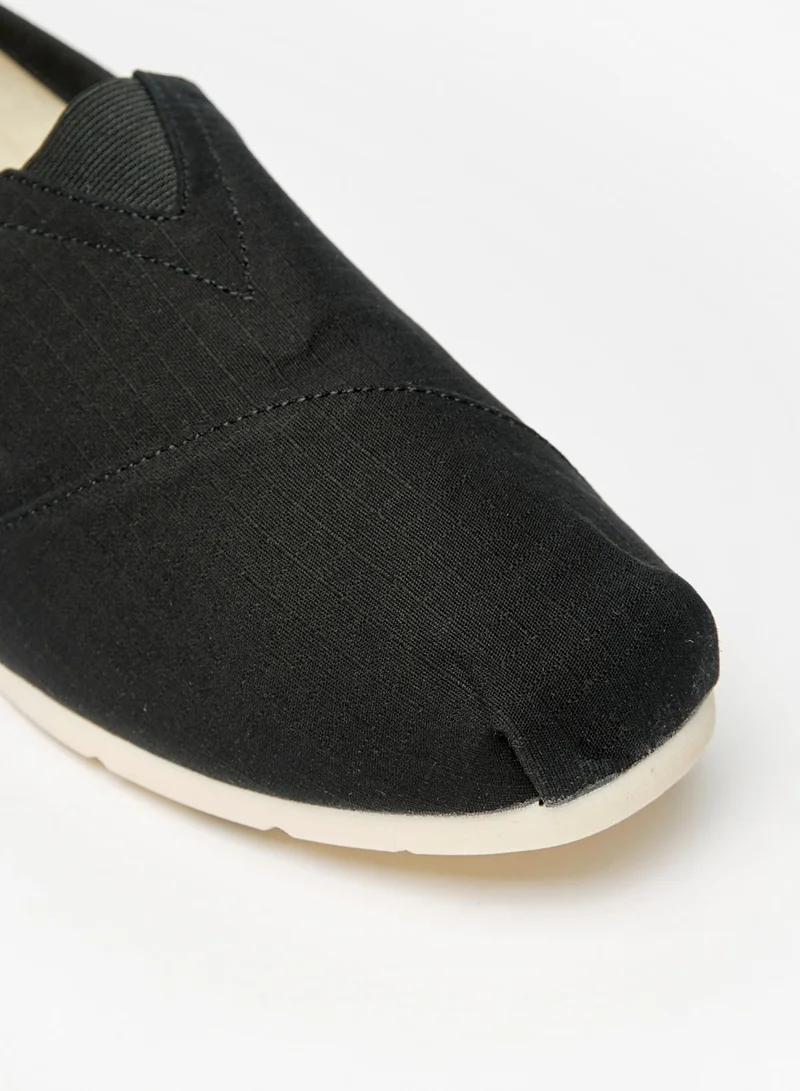 ال بي ال من شو اكسبرس Mens Solid Slip On Loafers With Gusset Detail By Shoexpress