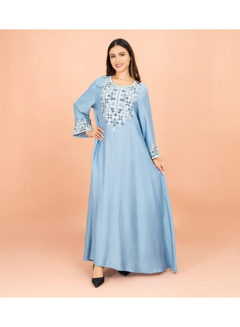 اكسا جلابية كلاسيكية مطرزة بقصة مستقيمة لون أزرق