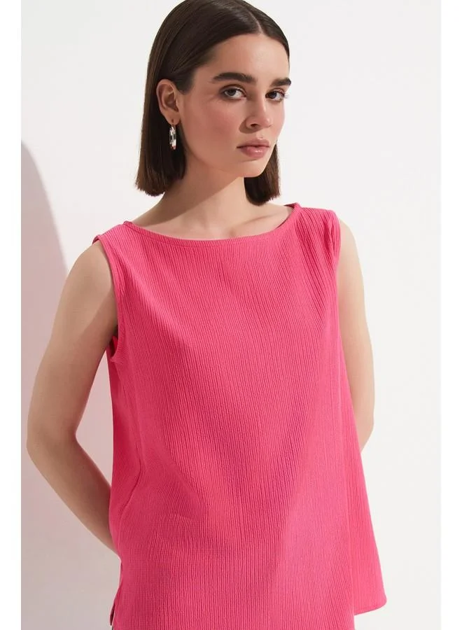 جون June Women Flowy Sleeveless Slit Detailed Blouse Fuchsia