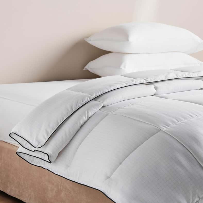 PAN emirates Mellow Antistress Duvet 200x200cm - White - Image 1