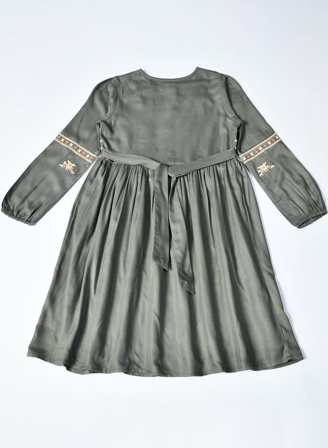 بيلا مودا فستان زيتوني مطرز - Image 2