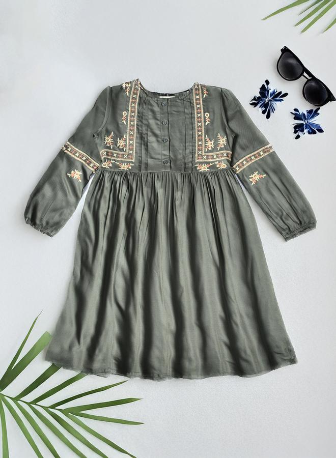 بيلا مودا فستان زيتوني مطرز - Image 1