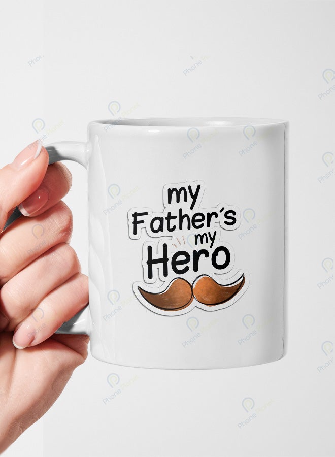 كوب من السيراميك مطبوع عليه عبارة أبي بطلي ويتميز بمقبض مريح