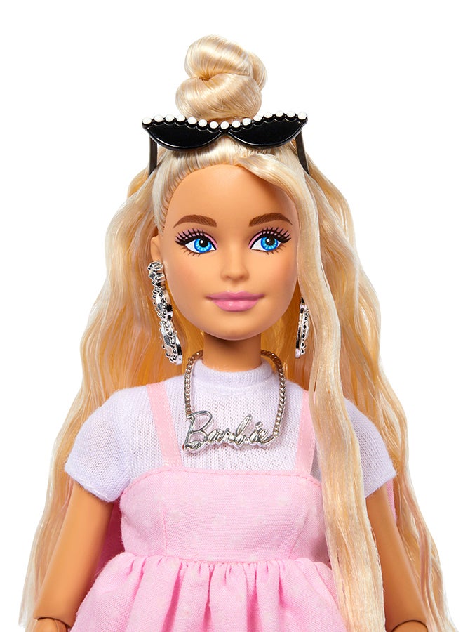 Barbie Deluxe Style Doll #3 in Barbiecore Outfit, Blond Hair in Top Knot, Pink Pastel Dress with Oversized Bow and Accessories Like Mesh Tights​​​ - Image 4