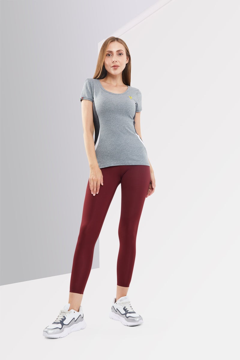 PUMA تي شيرت بولو قصير الأكمام للنساء من بومة × سكوديريا فيراري، رمادي - Image 3