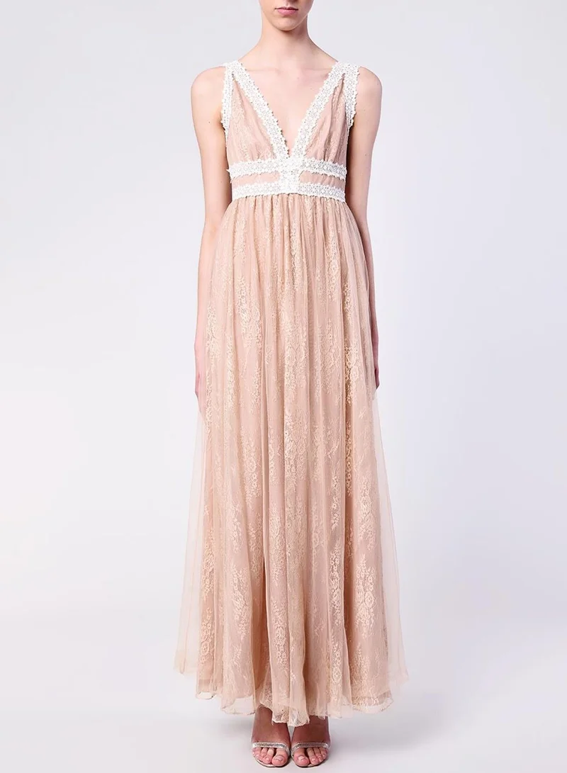 ترو ديكادينس Juliette Nude Lace V-Neck Maxi Dress