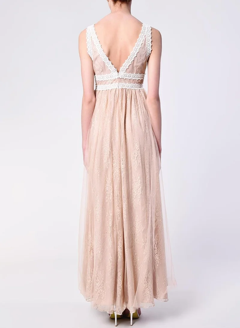 ترو ديكادينس Juliette Nude Lace V-Neck Maxi Dress