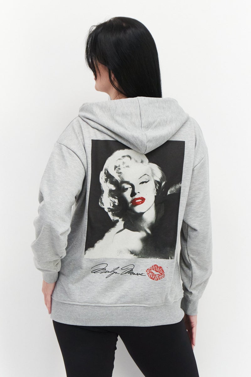 Marilyn Monroe سويت شيرتات نسائية بغطاء رأس بأكمام طويلة مطبوعة، رمادي مائل - Image 2