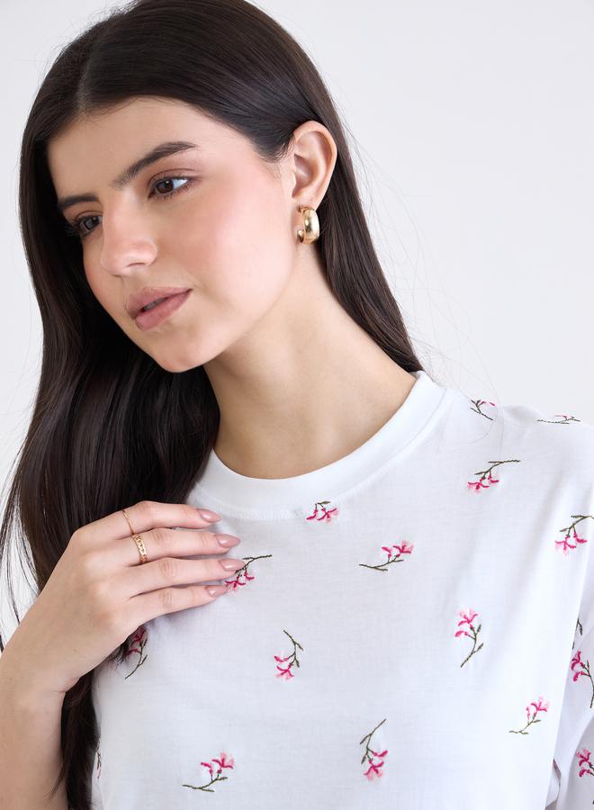 ستايلي تيشيرت واسع مُطرّز بزهور - Image 4