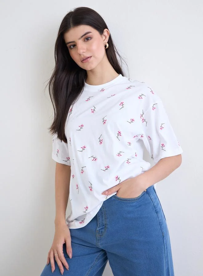 Styli Styli White Embroidered Floral Oversized T-Shirt