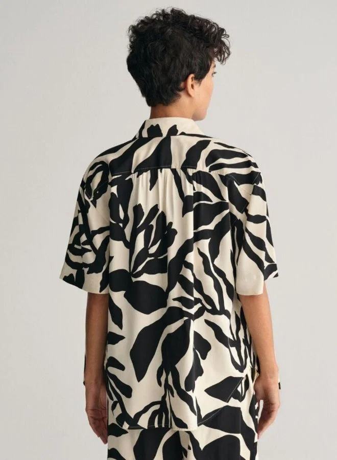 غانت قميص بأكمام قصيرة بطبعة نخيل بقصة مريحة من غانت