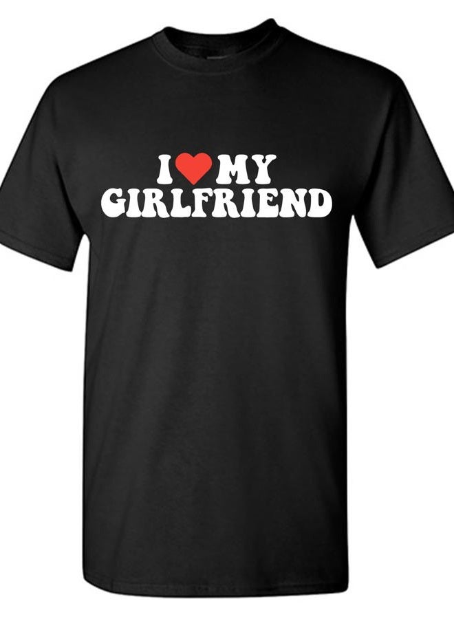 Feelin Good Tees قميص أحب صديقتي للرجال قميص جرافيك قلب فكاهي رومانسي فكاهة عيد الحب لصديق عيد الميلاد، أسود، L - Image 1
