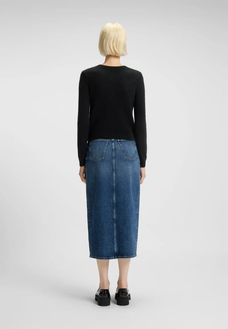 هوجو كارديجان محبوك بأزرار بعقدة ذهبية