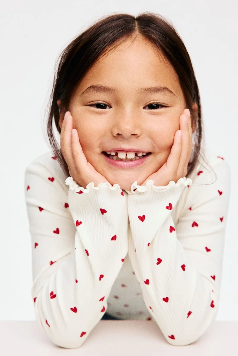 اتش اند ام بلوزة من الجيرسيه المرن